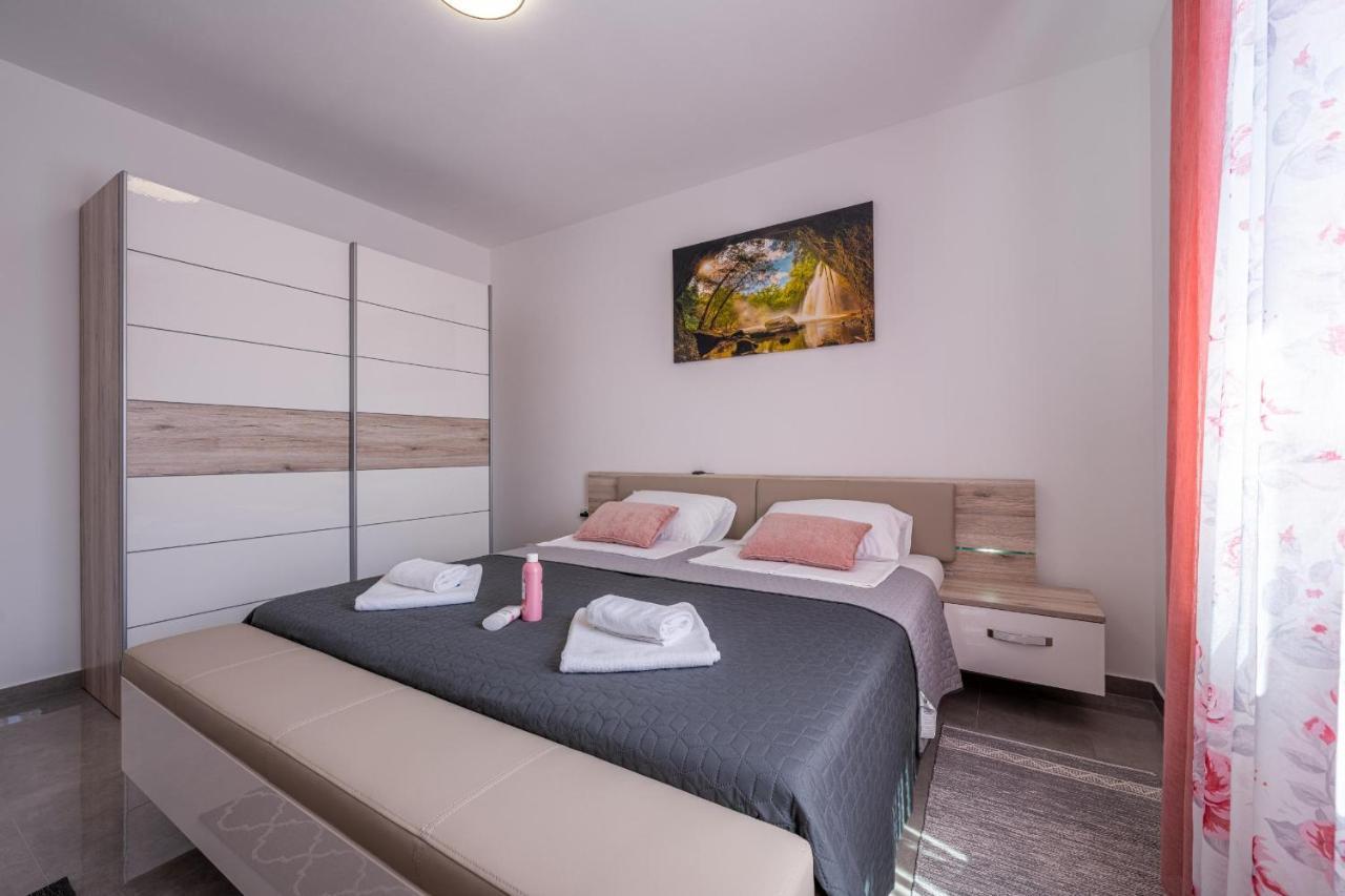 Domus Alba Apartments Pula Eksteriør billede
